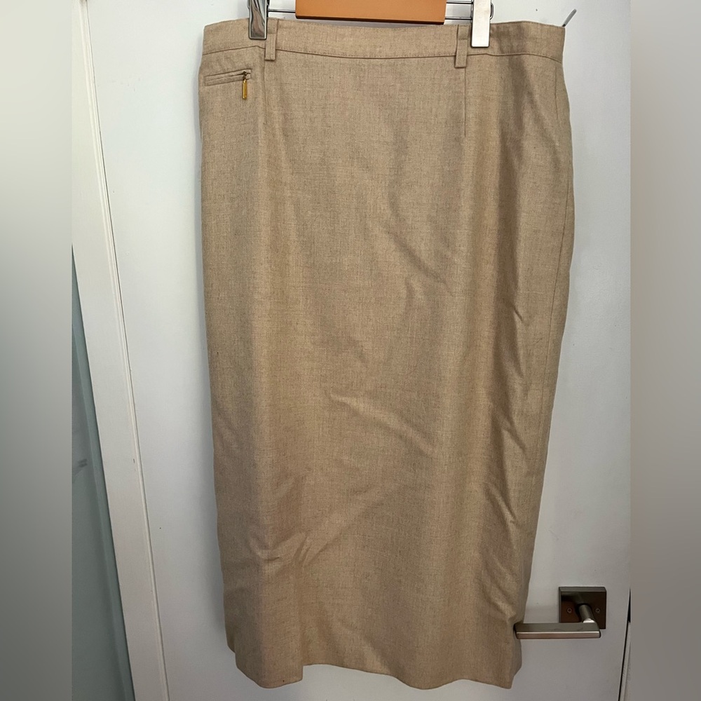 100% Wool Chic Tan Midi Skirt for Women. Waist 37”